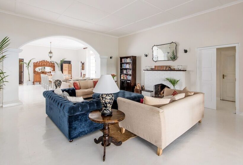 ペンション Ashburnham Estate