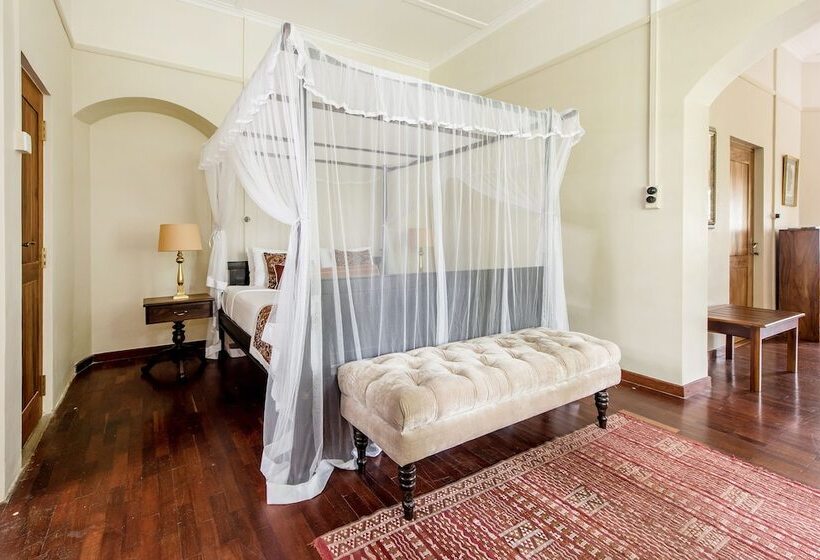 ペンション Ashburnham Estate