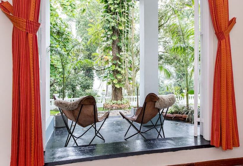 ペンション Ashburnham Estate