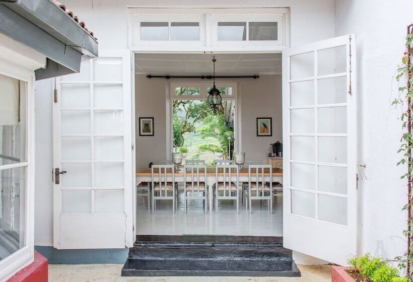 ペンション Ashburnham Estate