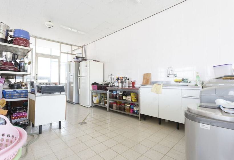 ペンション B House