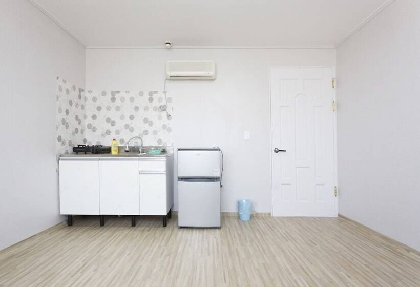 ペンション B House