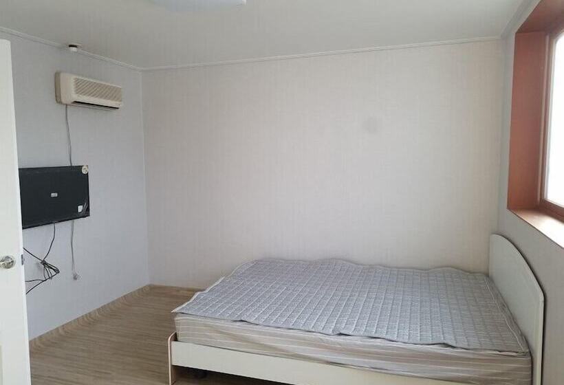 ペンション B House