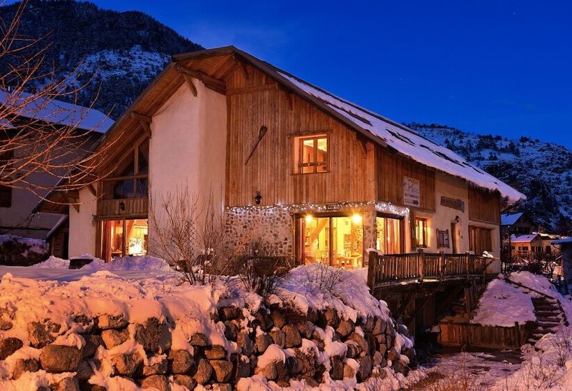 פנסיון Brin De Paille