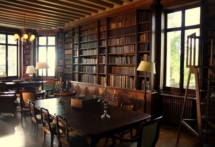 פנסיון Château De Varambon