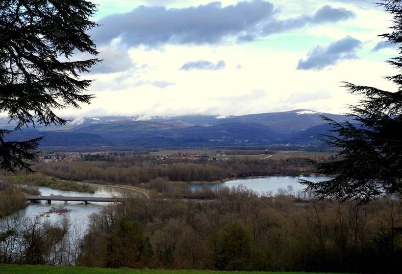 פנסיון Château De Varambon