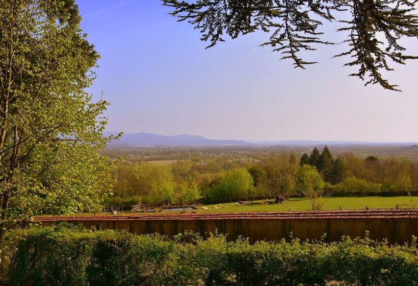 פנסיון Château De Varambon