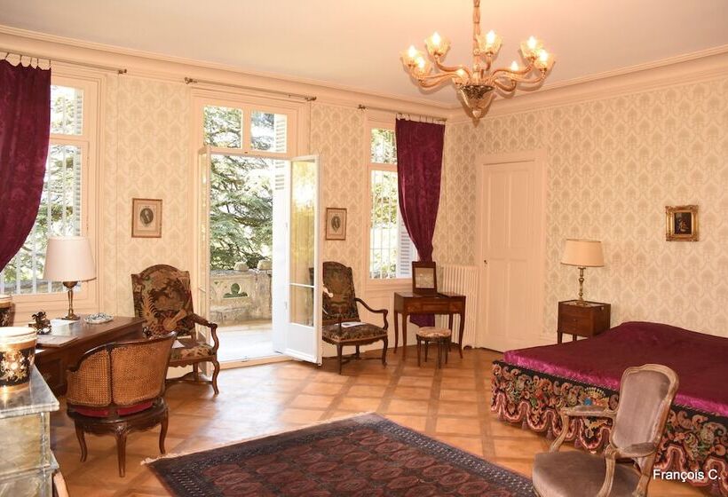 פנסיון Château De Varambon