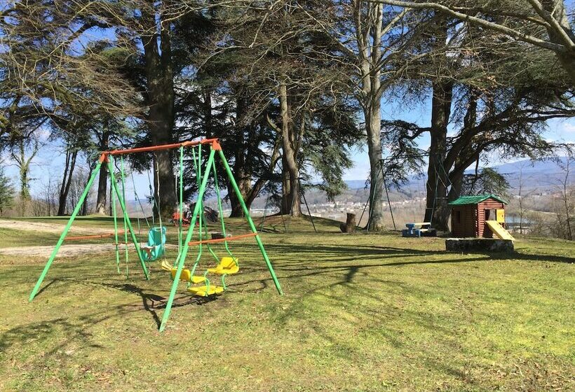 פנסיון Château De Varambon