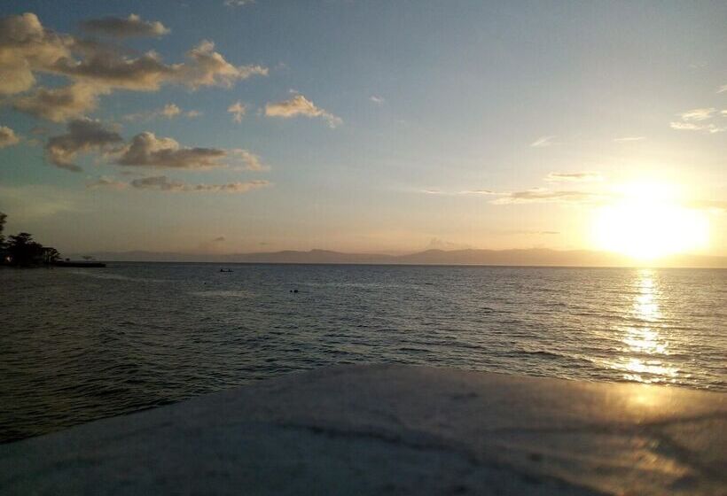 Пансион Cruz Phillips Lodging Services