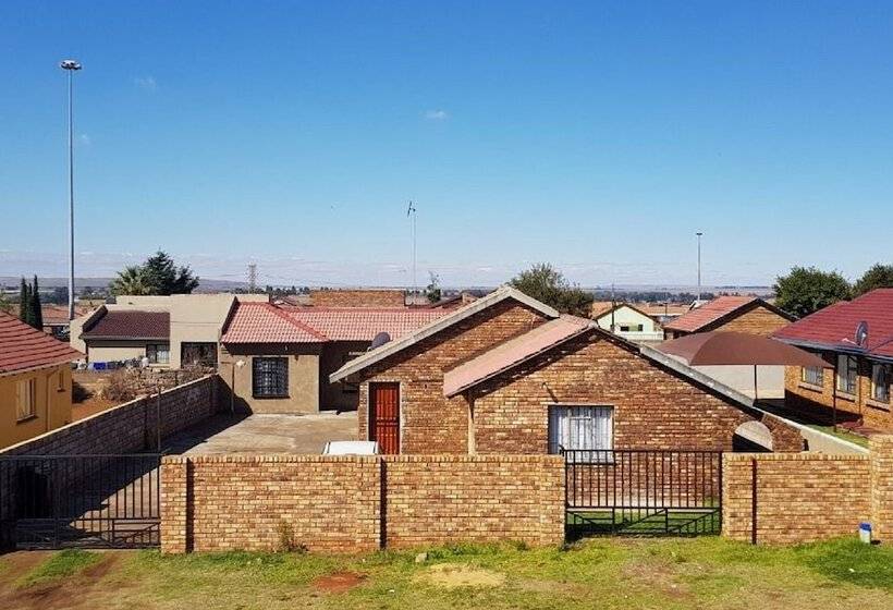 膳宿费 Ekuthuleni Guest House Vosloorus