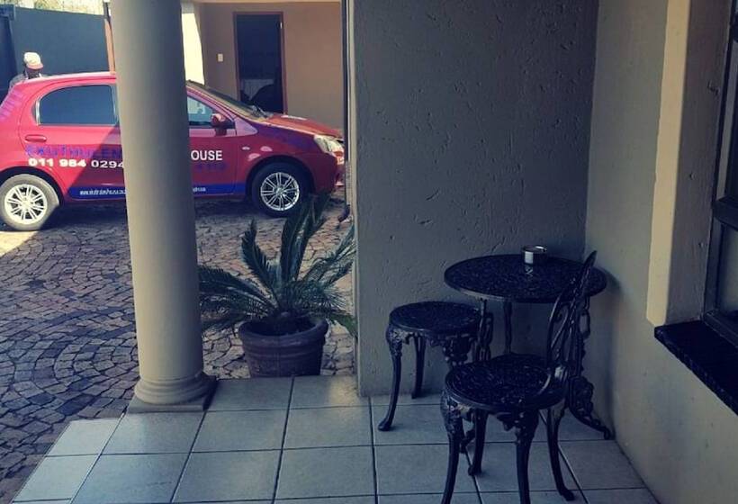 膳宿费 Ekuthuleni Guest House Vosloorus