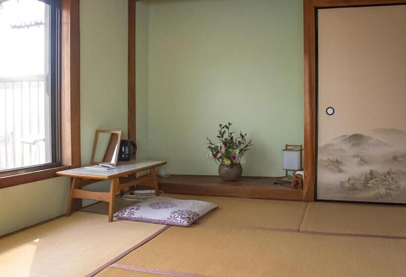 פנסיון Guest Cafe Kuchikumano