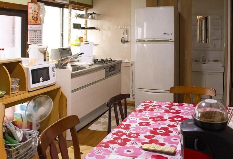 פנסיון Guest Cafe Kuchikumano