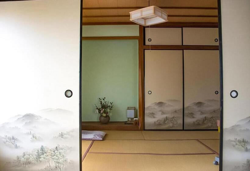 פנסיון Guest Cafe Kuchikumano