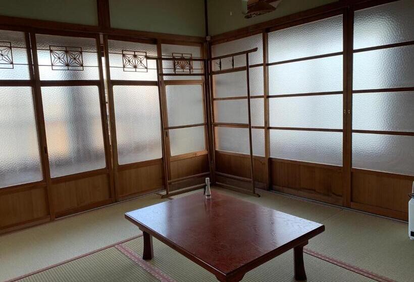 بنسيون Guest Cafe Kuchikumano