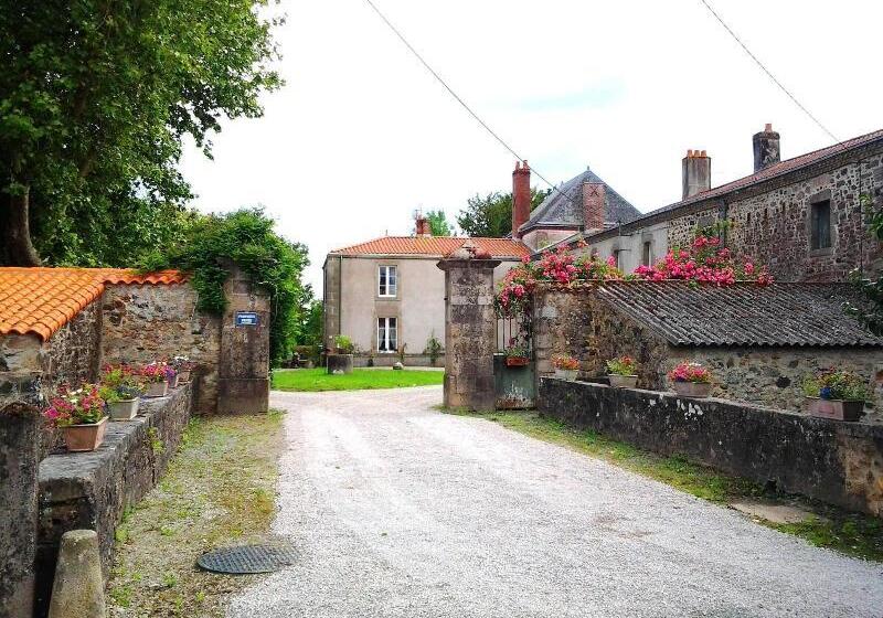 ペンション Le Manoir  Aux Douves