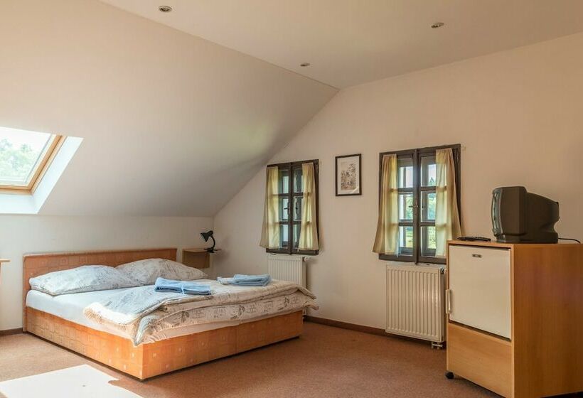 بنسيون Outline B&b Jiricna