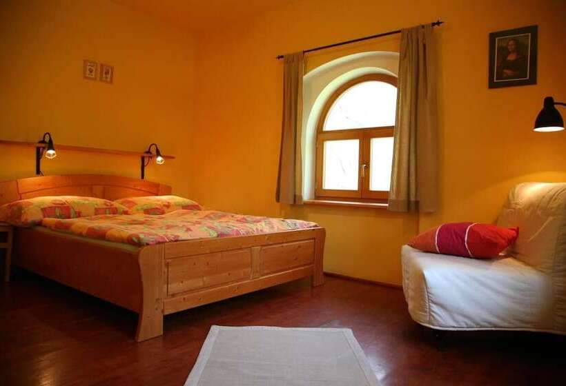 بنسيون Outline Centrum Jiricna