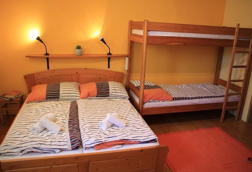 بنسيون Outline Centrum Jiricna