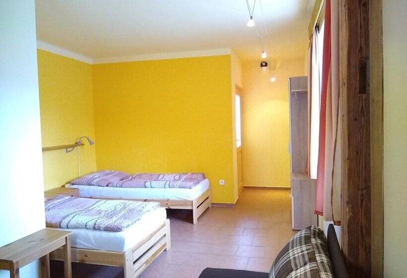 بنسيون Outline Centrum Jiricna