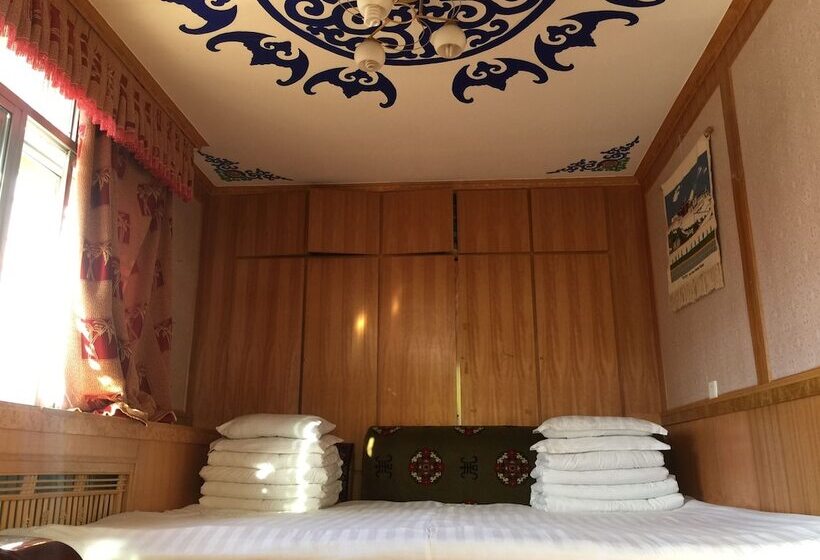Yangkor Tibetan Homestay   Hostel