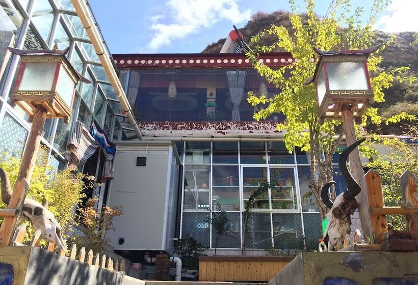 Yangkor Tibetan Homestay   Hostel