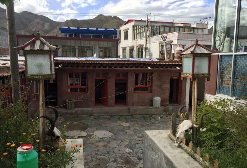 Yangkor Tibetan Homestay   Hostel