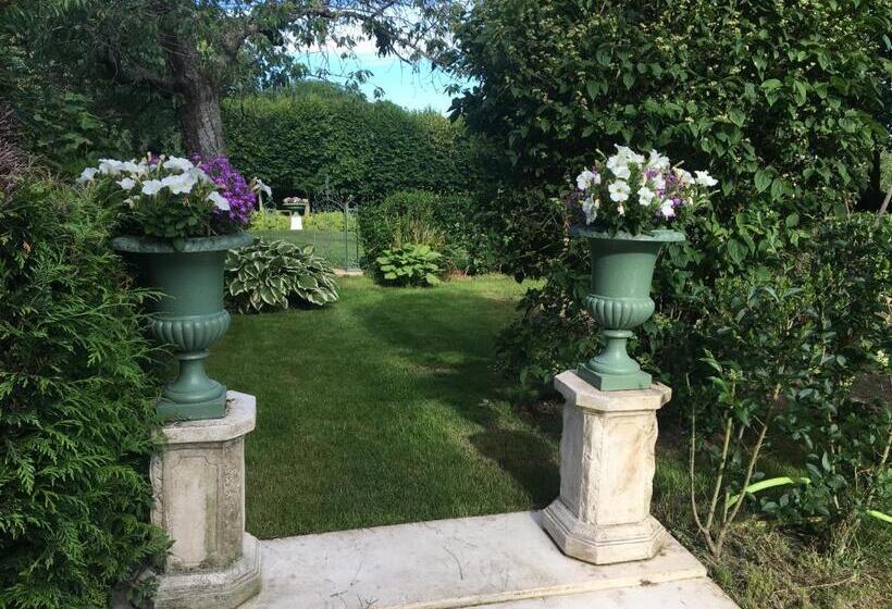 ベッドアンドブレックファースト Le Manoir De Maucartier