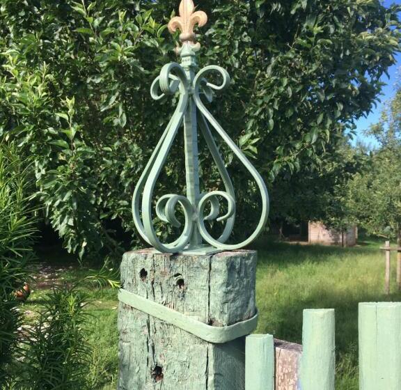 ベッドアンドブレックファースト Le Manoir De Maucartier