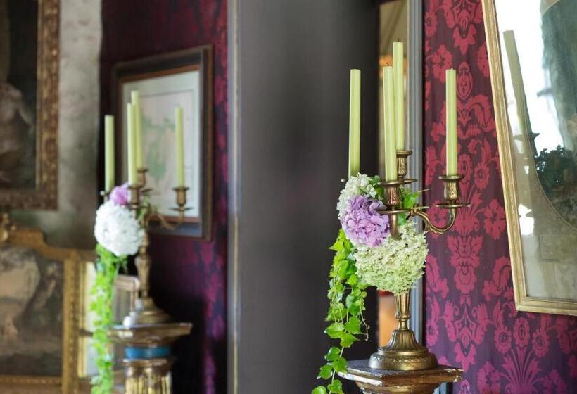 ベッドアンドブレックファースト Le Manoir De Maucartier