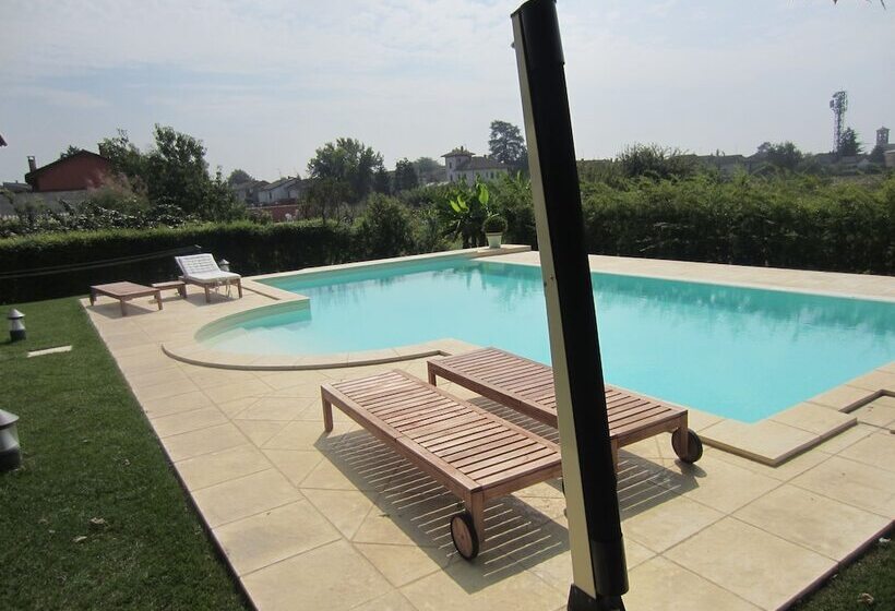 ベッドアンドブレックファースト Marinella B