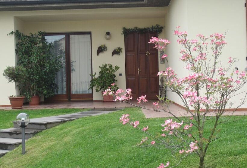 ベッドアンドブレックファースト Marinella B