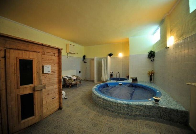 민박 Misefa Kastély