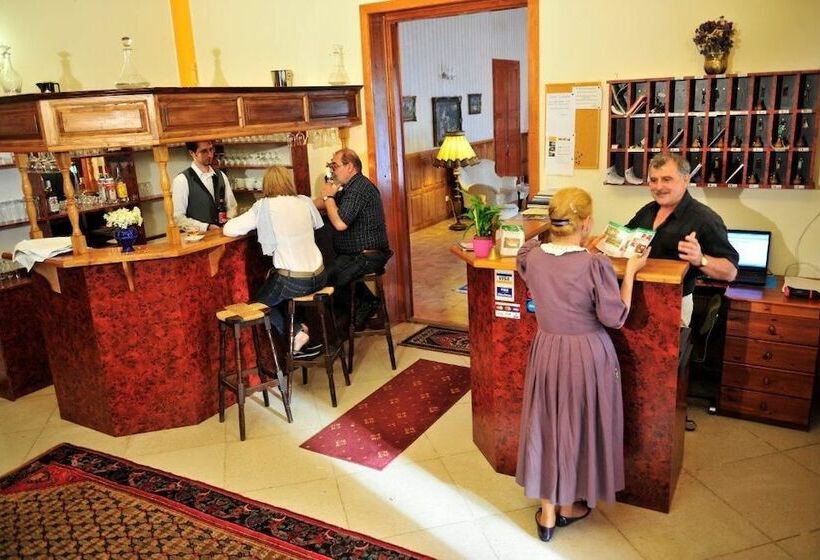 민박 Misefa Kastély