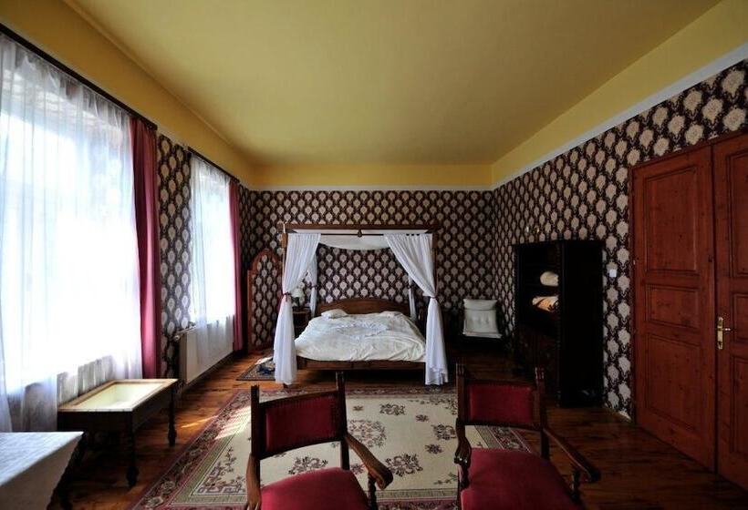 민박 Misefa Kastély