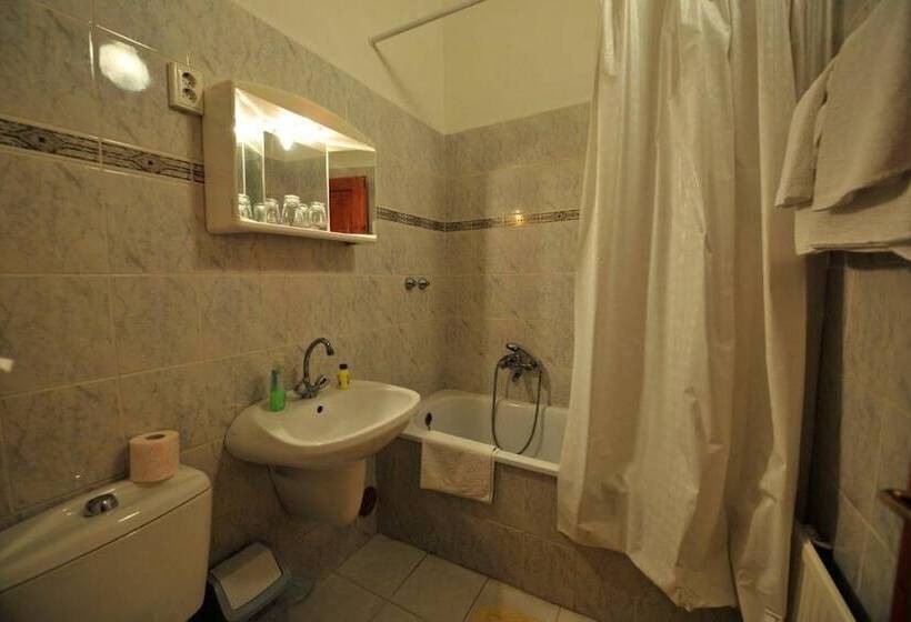 민박 Misefa Kastély