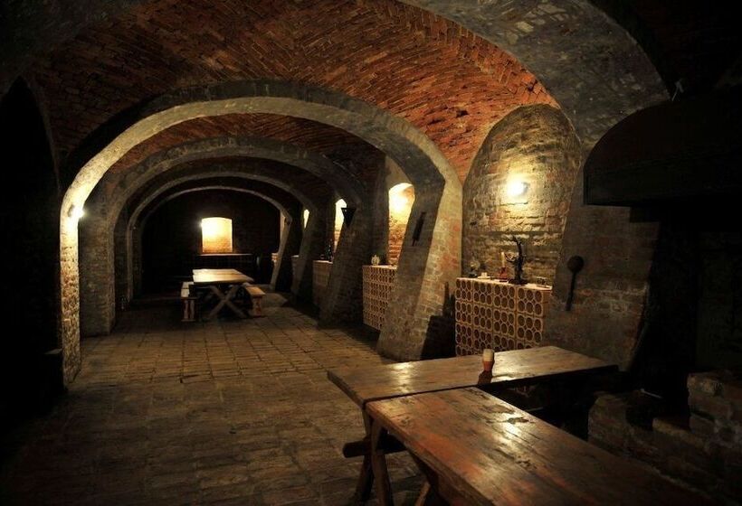 민박 Misefa Kastély