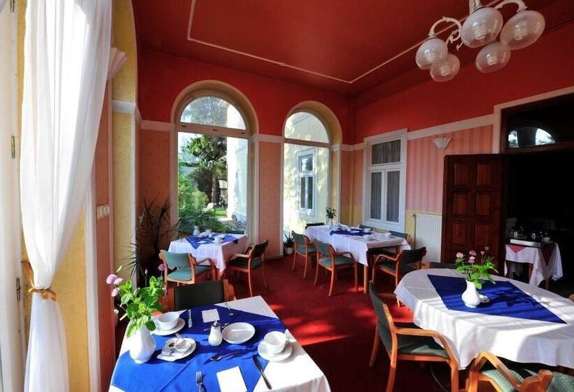 민박 Misefa Kastély