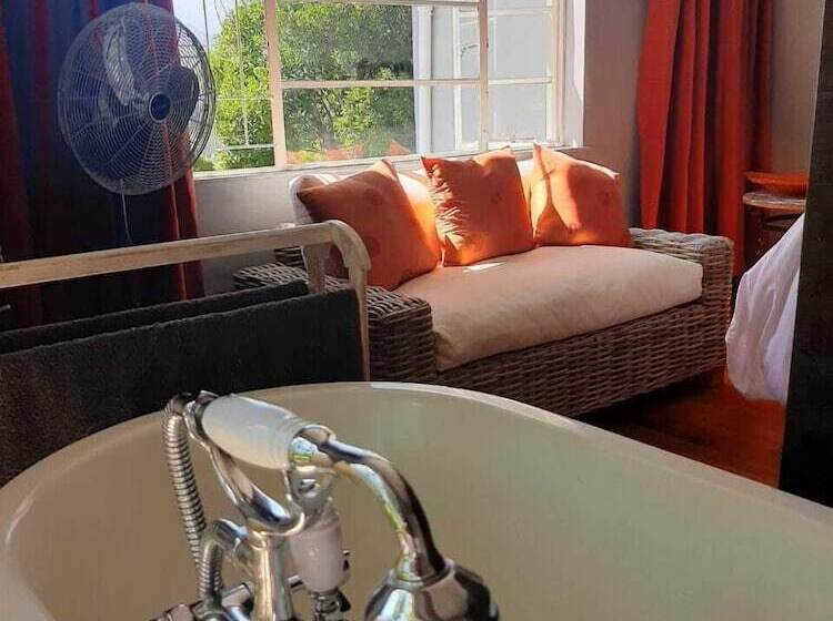 צימר Ukholo Lodge