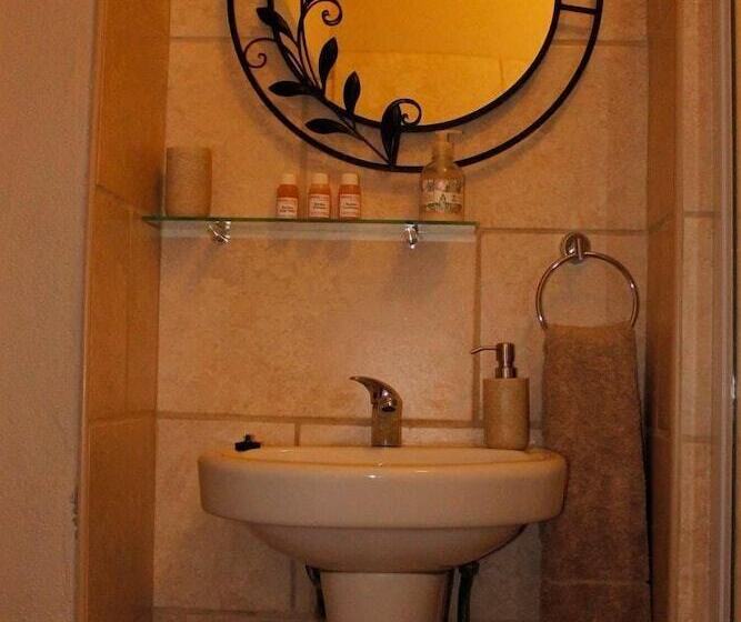 צימר Ukholo Lodge