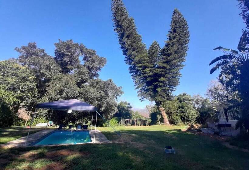 צימר Ukholo Lodge