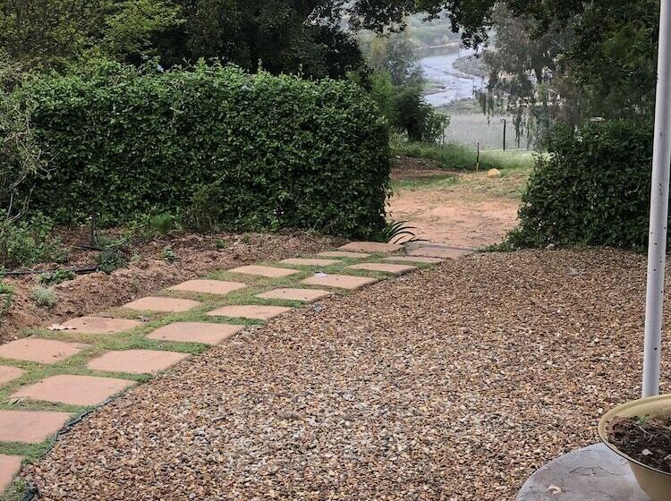 צימר Ukholo Lodge