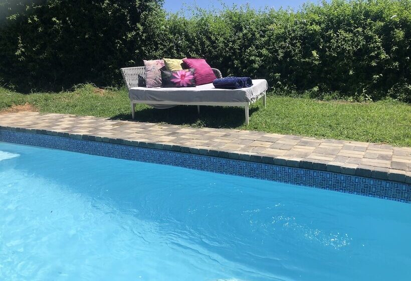 צימר Ukholo Lodge