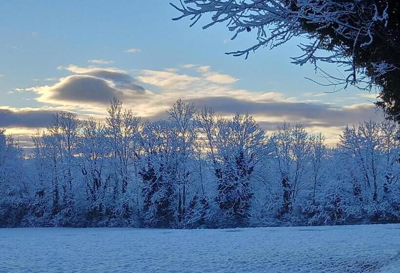 צימר Valreley, Chambres Et Table D Hôtes Eco Friendly Avec Bain Nordique Au Sud Du Massif Du Jura