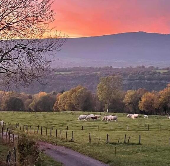 مبيت وإفطار Valreley, Chambres Et Table D Hôtes Eco Friendly Avec Bain Nordique Au Sud Du Massif Du Jura