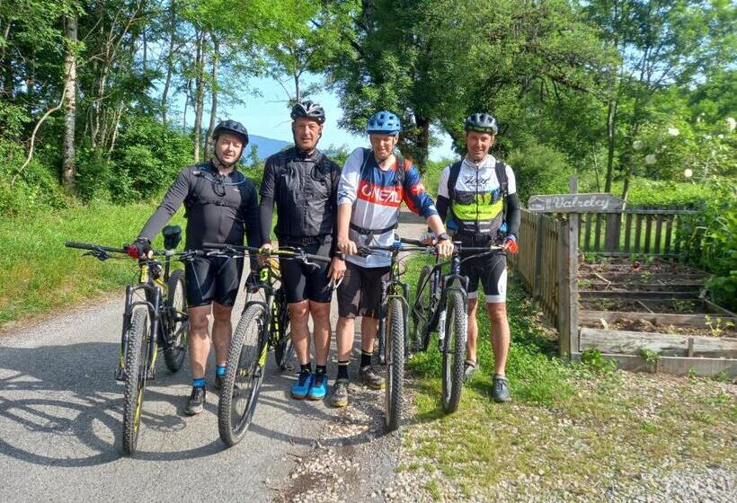 צימר Valreley, Chambres Et Table D Hôtes Eco Friendly Avec Bain Nordique Au Sud Du Massif Du Jura