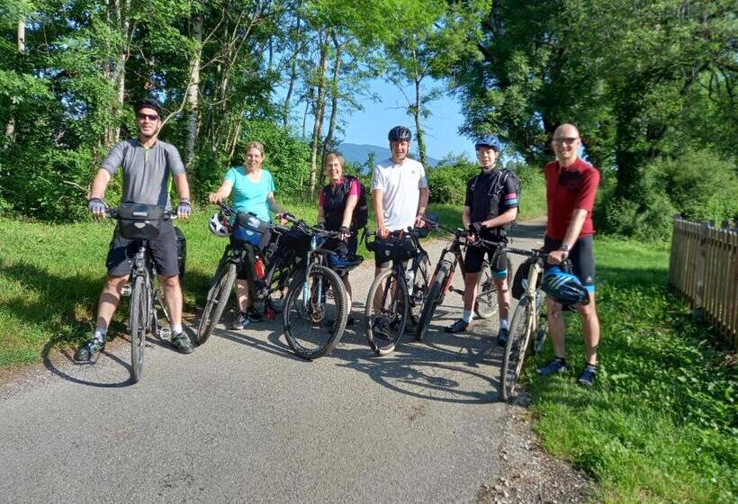 צימר Valreley, Chambres Et Table D Hôtes Eco Friendly Avec Bain Nordique Au Sud Du Massif Du Jura