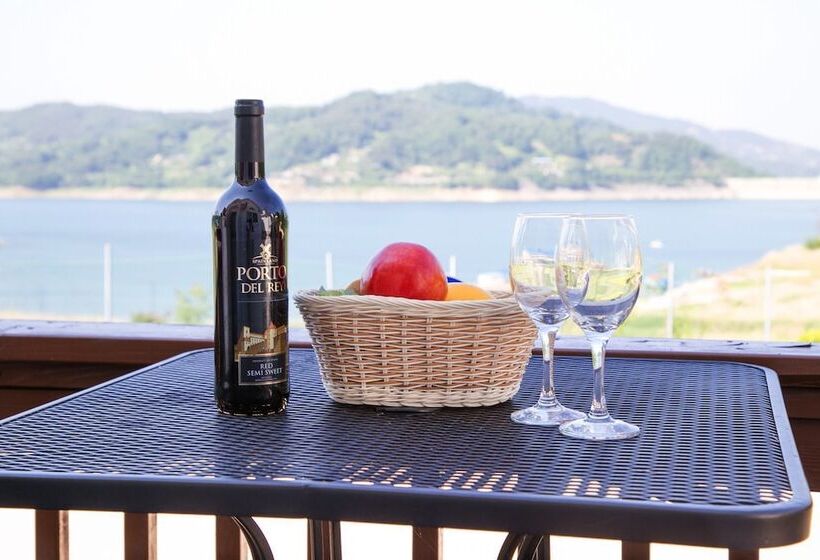 Hapcheonho View Smile Pension