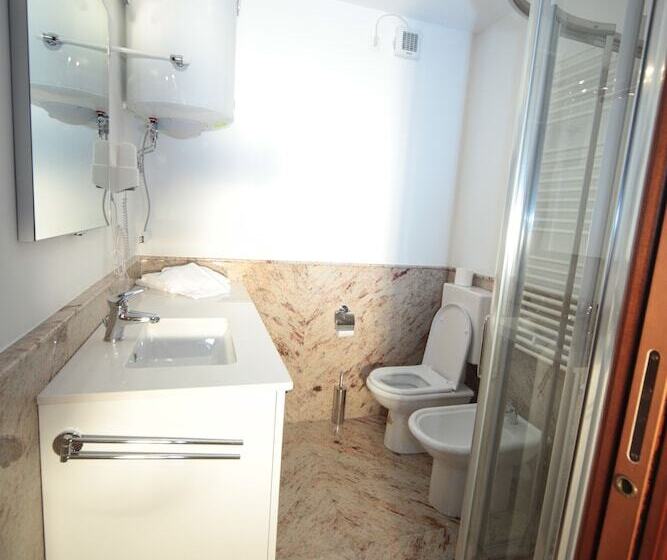 여관 Albergo Diffuso Valcellina E Val Vajont In Claut